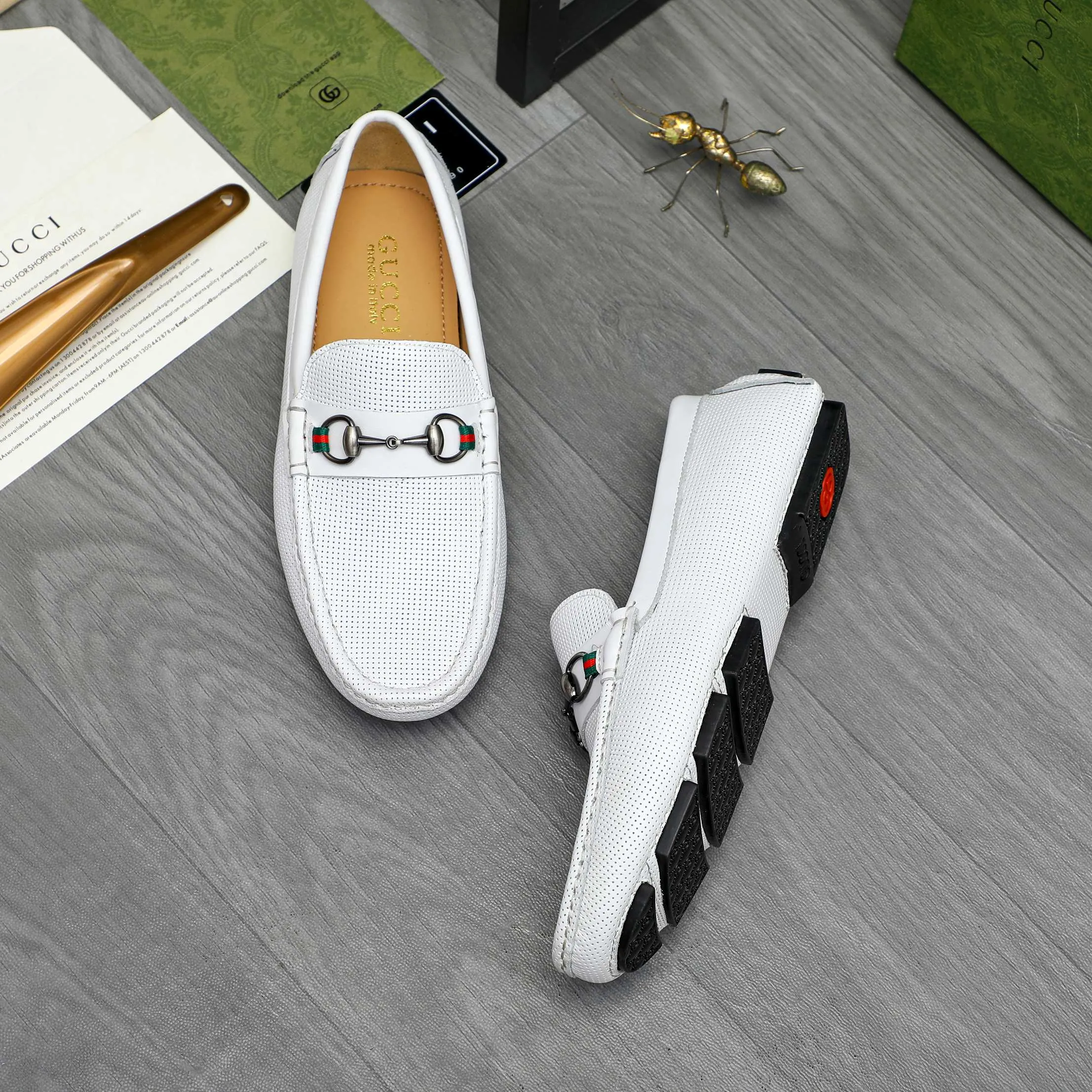 Men's shoes 💰p420 Product trademark: GUCCI (Gucci) casual slip-on men's shoes Regular size: 38-44 Product materials: Selected hollow cowhide upper, sheepskin lining, rubber outsole